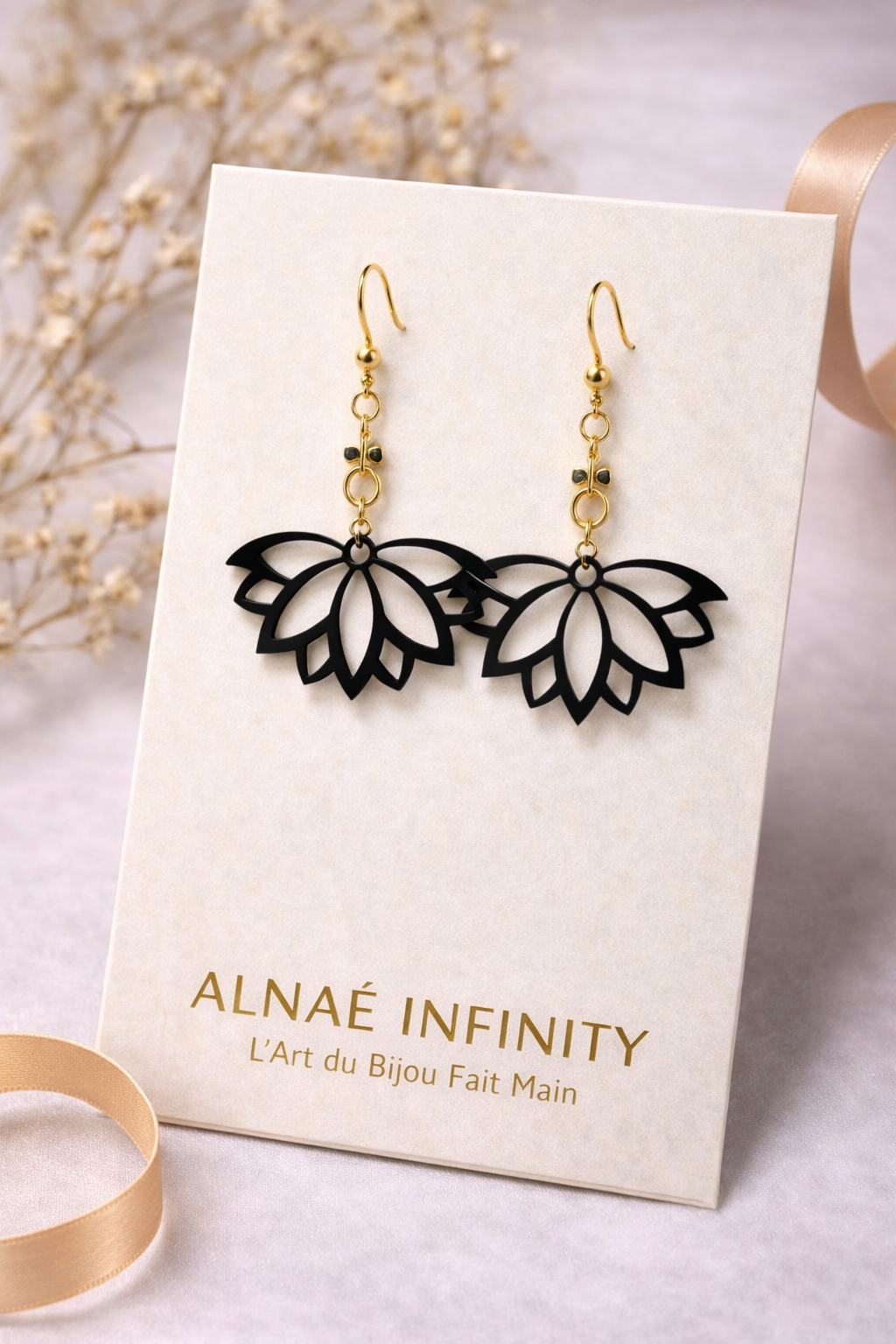 Lotus Noir Élégance - Signature